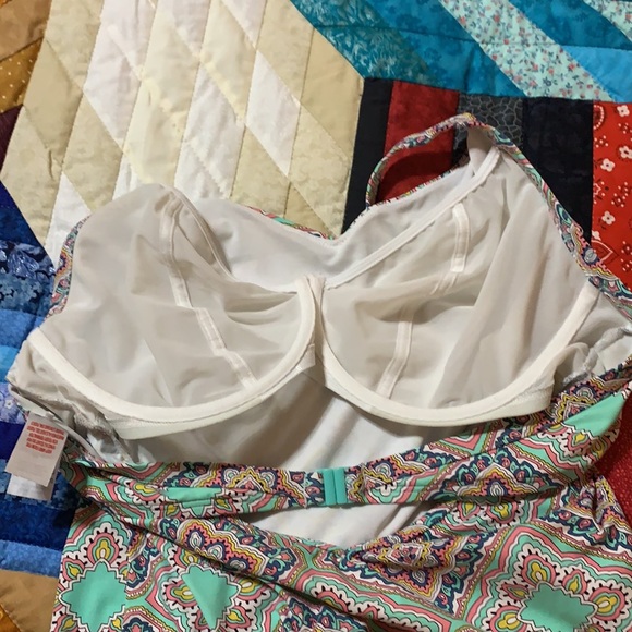 BRAVISSIMO NWOT Swim Suit Large 38E one piece - Picture 7 of 9